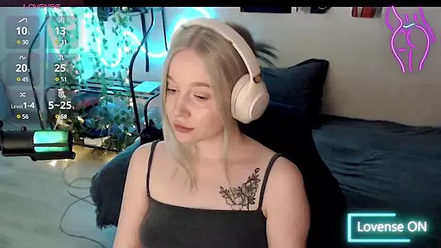 lissallor_ from StripChat is Freechat