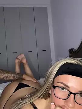 little_lola_x from StripChat is Freechat
