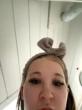LittleChaosQueen from StripChat is Freechat