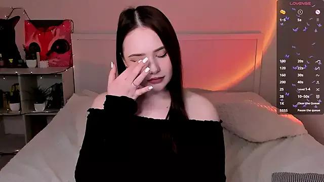 LittleKiitten from StripChat is Freechat