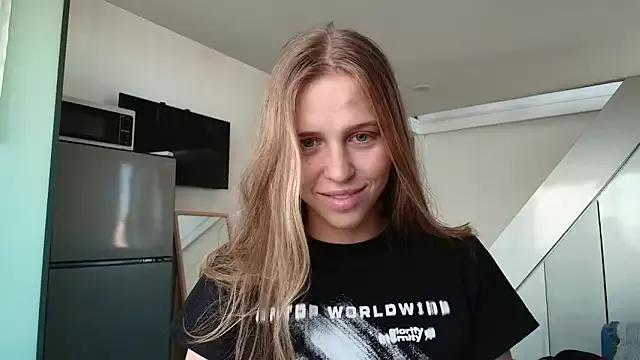 littlemolly11 from StripChat is Freechat