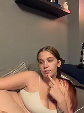 LittleRedMilf from StripChat is Freechat