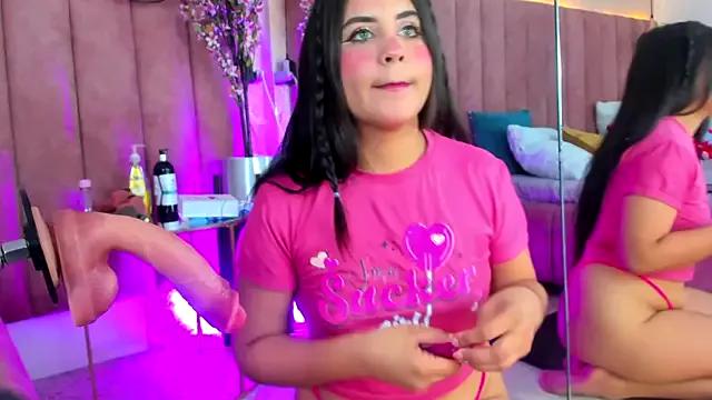 LizzyOlsen from StripChat is Freechat