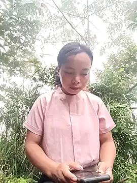 Lmaylili from StripChat is Freechat