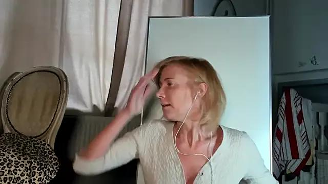 Lola_Belgium from StripChat