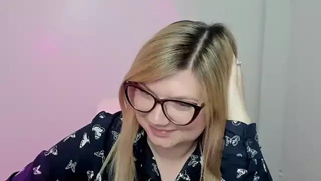 Lola_moree from StripChat is Freechat