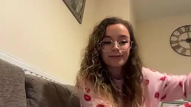 lolatheangel from StripChat is Freechat