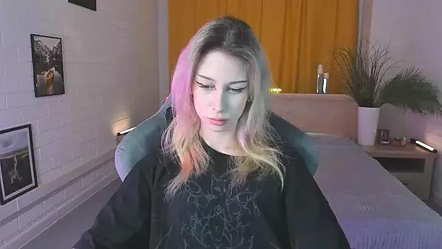 LoriTori from StripChat is Freechat