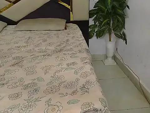 Lovelyy-couple from StripChat is Freechat