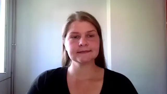 lovexCaroline from StripChat is Freechat