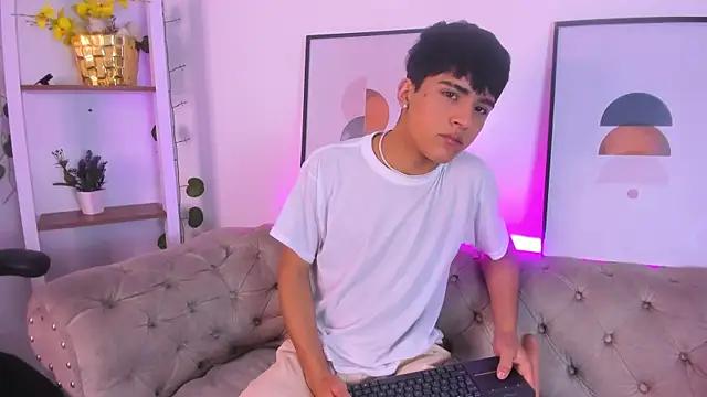 Lucass_love from StripChat is Freechat