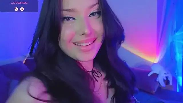 Lucy_louras from StripChat is Freechat