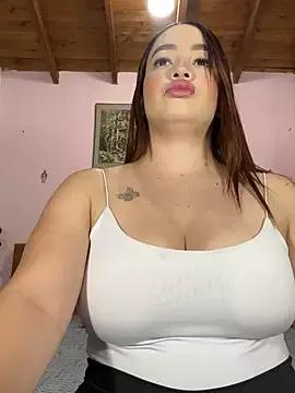 Lucy_Ravenn from StripChat is Freechat