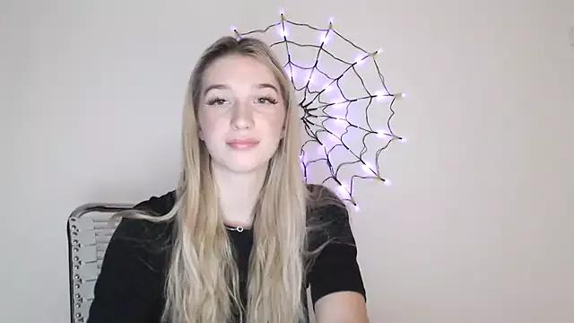 Lucyreeel_ from StripChat is Freechat