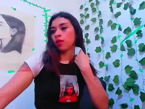 lucywhite13 from StripChat is Freechat