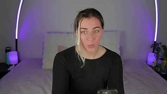Lulu_berkeley from StripChat is Freechat