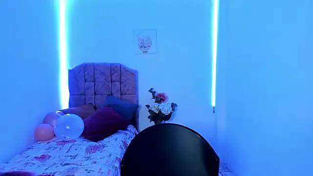 lunabrillante1972_ from StripChat is Freechat