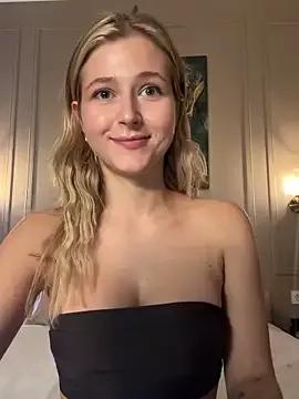 LunaRase from StripChat is Freechat