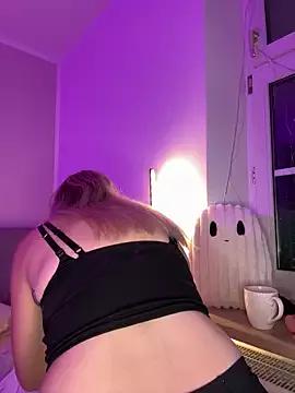 lunawolf21 from StripChat is Freechat