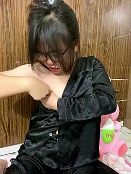 Lyly8802 from StripChat