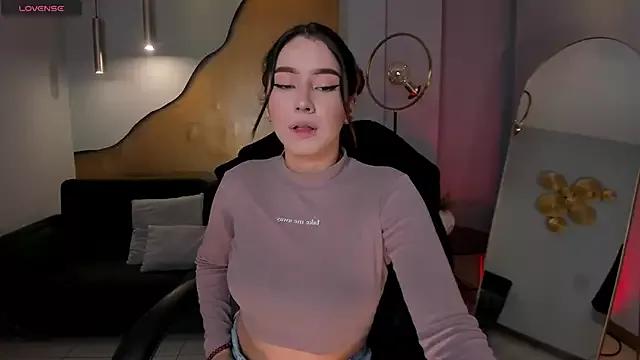 MaddisonCollins from StripChat is Freechat