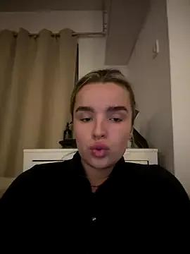 maisiesmithx from StripChat is Freechat