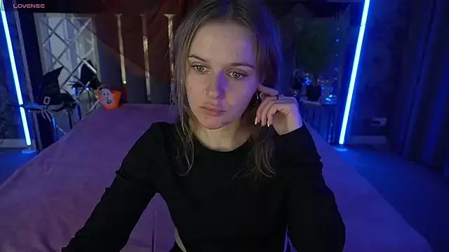 MaribelRiverr_ from StripChat is Freechat