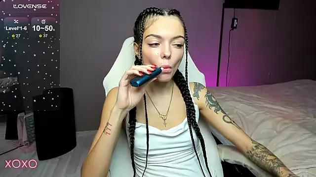 Mariella_Adamss from StripChat is Freechat