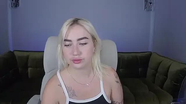 MariellaVV from StripChat is Freechat