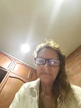 MaryLunna from StripChat is Freechat