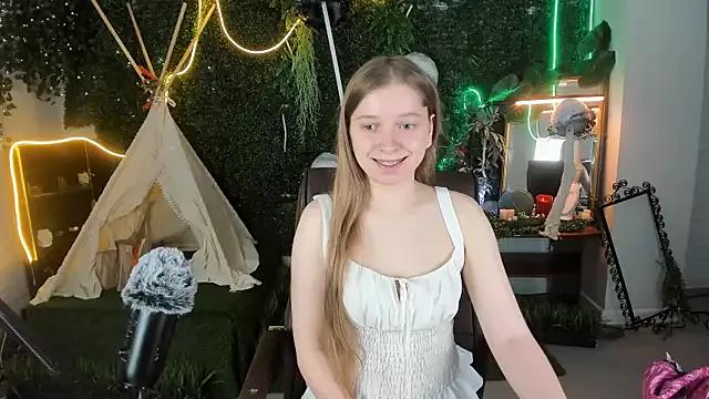 MayaSinabon from StripChat is Freechat