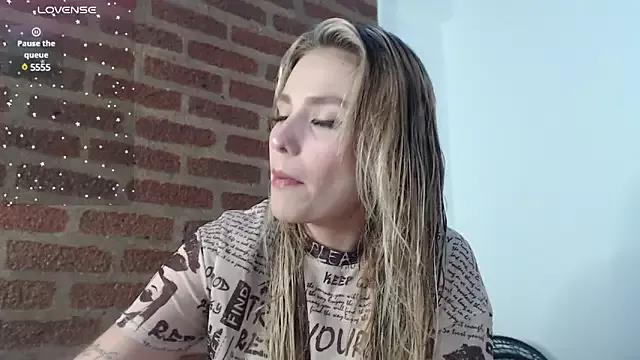 MeganColins1 from StripChat is Freechat