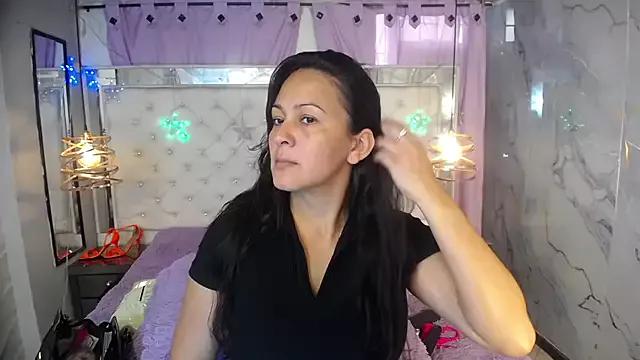 Melissa-roberts from StripChat is Freechat