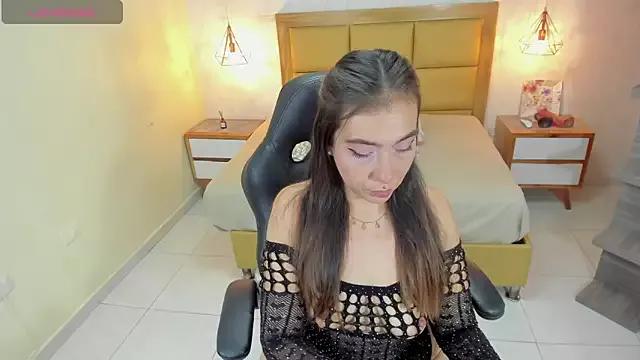 MELISSAROUGE from StripChat is Freechat