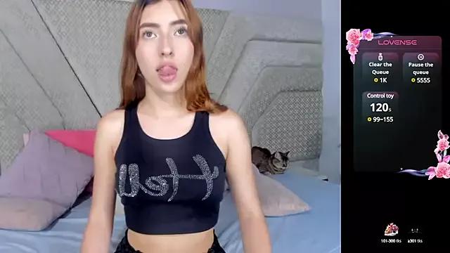 Melody_rouxx from StripChat is Freechat
