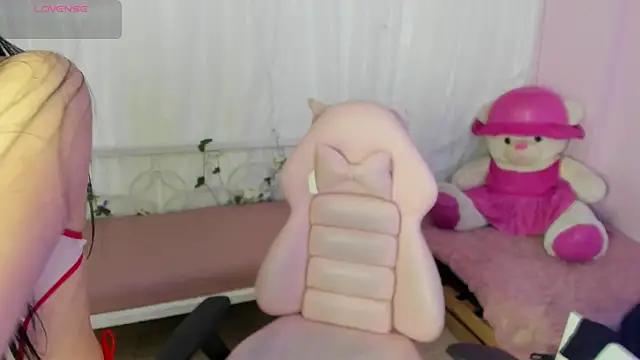 Melodypretty1 from StripChat is Freechat
