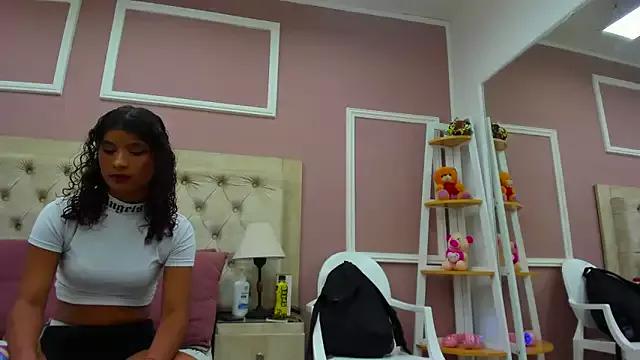 merlyaluna from StripChat is Freechat