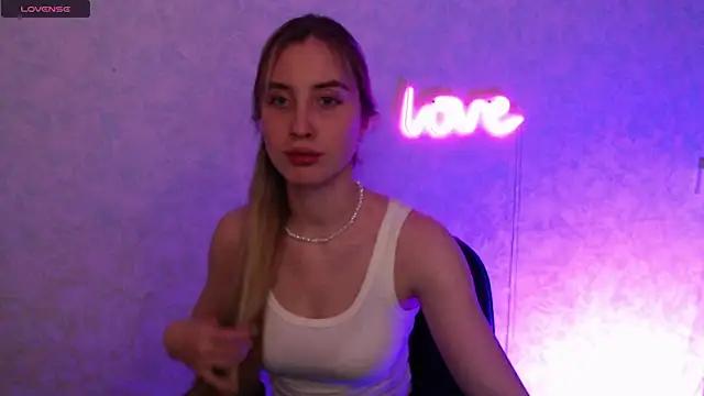 MiaMoore333 from StripChat