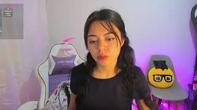 Midori_rosse from StripChat is Freechat