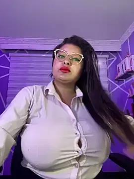 MiiaaJoness from StripChat is Freechat
