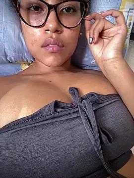 miiabrown18 from StripChat is Freechat