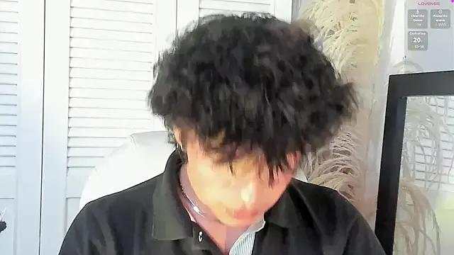 miilo_wolf from StripChat is Freechat