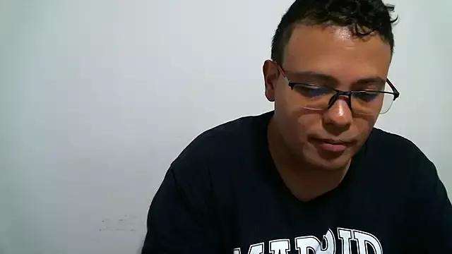 Mikee-Leee from StripChat is Freechat