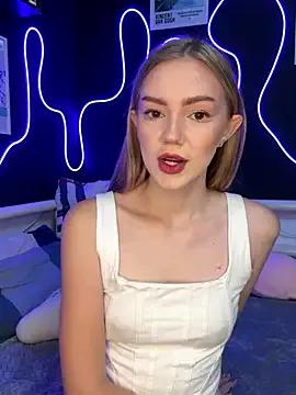 MilaMoone from StripChat is Freechat