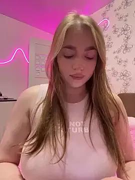 Milana_mil from StripChat is Freechat
