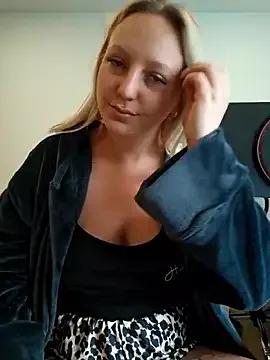 Milas_Dreams from StripChat is Freechat