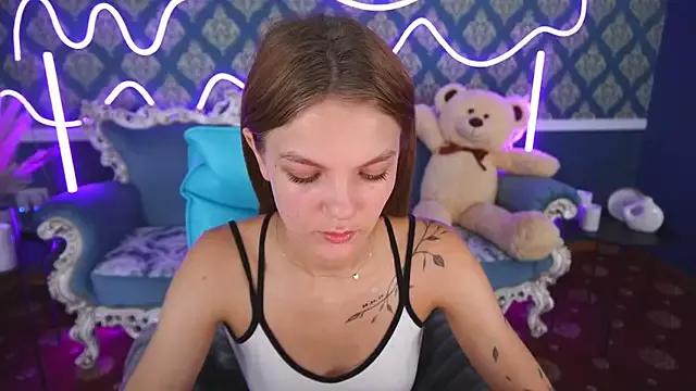 MillaLisa from StripChat is Freechat