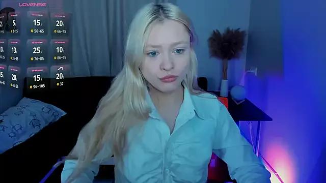 Millie_Vanillies from StripChat is Freechat
