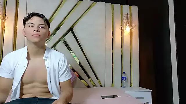 MILYcloeANDjames from StripChat is Freechat