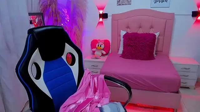 minimilf_squirt from StripChat is Freechat